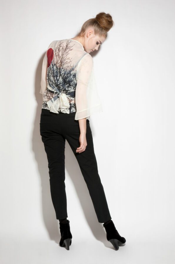 Tree-kimono-black-with-lace-wrapped-back